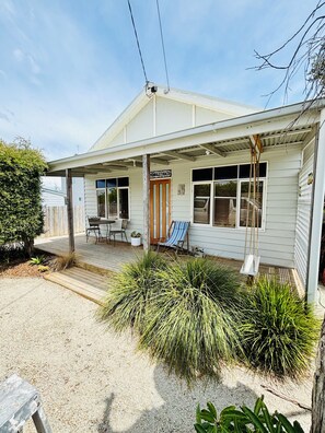 EVENDAYLE SHACK Front Veranda