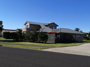 Road frontage view of house
