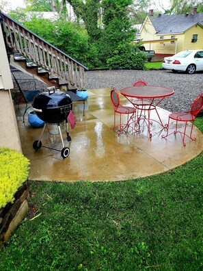 🍔    Cozy Grilling Spot    🍔