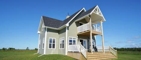 Deck and balcony faces the ocean