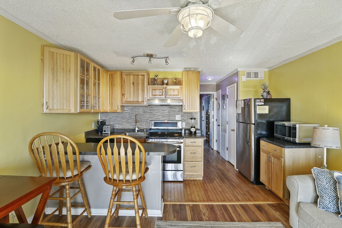 OCEAN FRONT CONDO ON ISLE OF PALMS / One of the nicest Sea Cabins on the market!