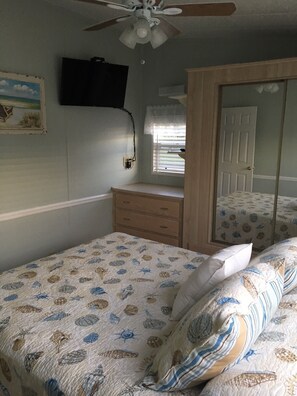 Master bedroom tv/closet view