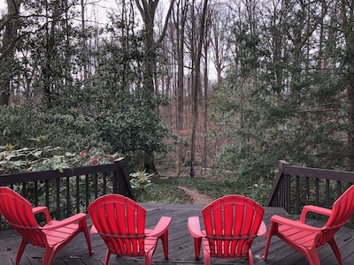 Wake Forest area. Just right-2BR, wooded location, sleeps 5. Cute. 