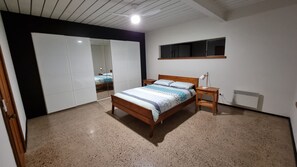 Queen bed downstairs