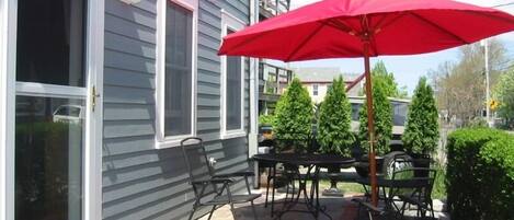 Nice patio With 6 chairs with parking for you next to the condo