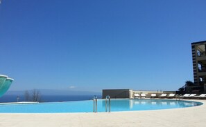 swimming pool sea view