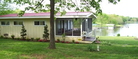 Beautiful Old Hickory Lake Cabin