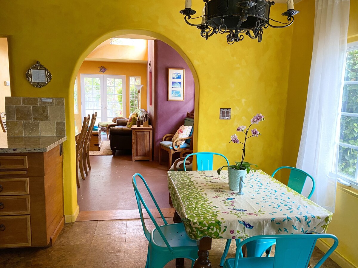 Casa La Sirena, Charming Mexican Style Beach Cottage on Opal Cliff