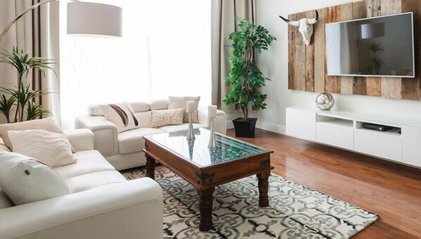 We are Superhost since 2015, with over 3500 great reviews ! We have all the city permits and insurance required.  * 100% LEGAL * This is the wide and bright living room with 55" Smart Roku HD TV. Contact us! Contactez-nous!