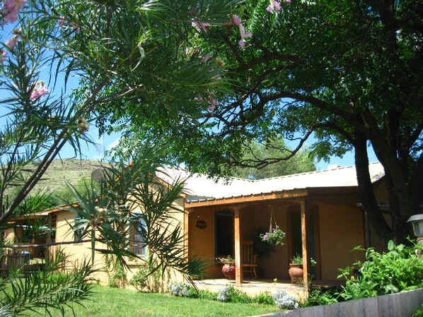 Front porch with mountain view toward back yard