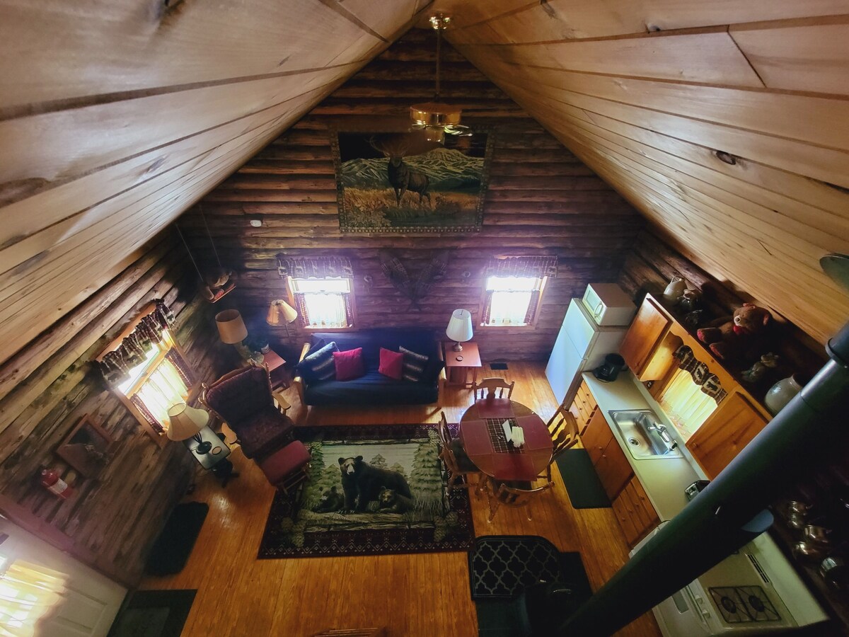 Cozy Log Cabins located in the Green Mountains of Vermont