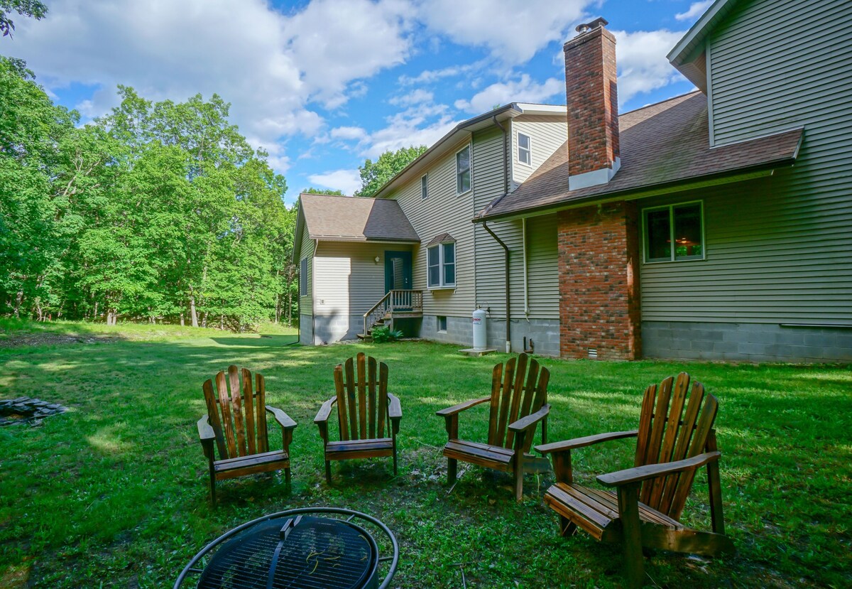 Luxury Rhinebeck NY Home on 5 Acres w/ NEW Hot Tub. Great for Families & Groups