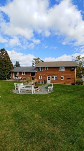 Exterior Hill Crest Ranch