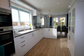 Kitchen incl. fridge, dishwasher, double electric oven, microwave, electric hob.