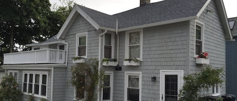 Historic Cottage near the beach