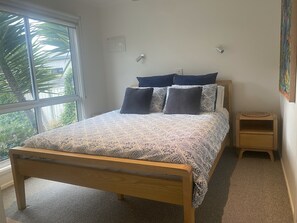 Queen bed, large window with blackout and filtered light blinds.  Ceiling fan.
