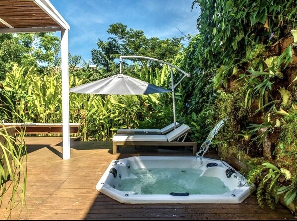 Outdoor spa tub