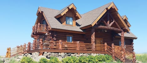 Front-side view of The Treehouse Lodge.