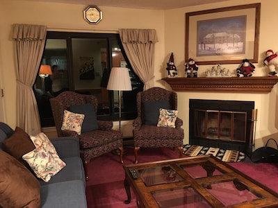 Bunny Bungalow In Silver Creek Lodge - 2BR, WiFi, Cable, Ski In/Out, Weekly Rate