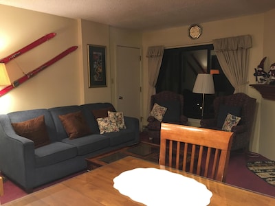 Bunny Bungalow In Silver Creek Lodge - 2BR, WiFi, Cable, Ski In/Out, Weekly Rate