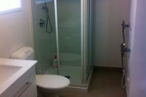 Tidy bathroom