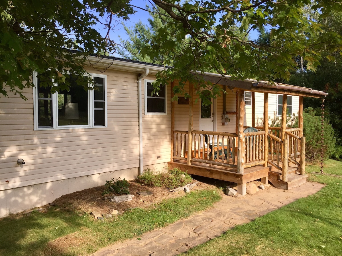 Secluded Cottage With Amazing Views of Whiteface Mountain & High Peaks!