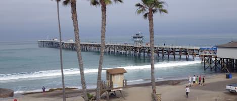 Main Beach and Pier are only a 5 minute walk away