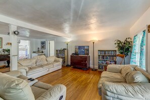 Great Room with Access to Screened Porch