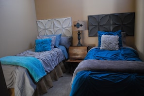 The 2 Twin Bed Bedroom