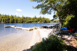 Private Beach with chairs, kayaks,canoe,paddleboat, and paddle board!