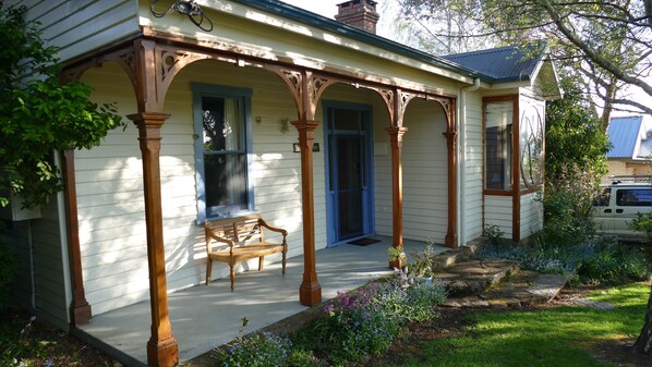 Front verandah and entry
