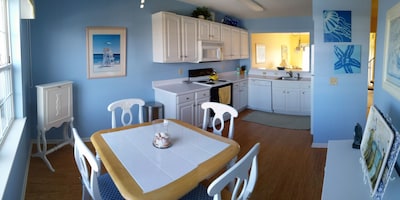 Bethany Bay Family Condo, Quiet and Relaxing, Wetland Views, Four Bedrooms