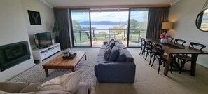 Stockyards 2, Jindabyne - Lounge, Dining and View