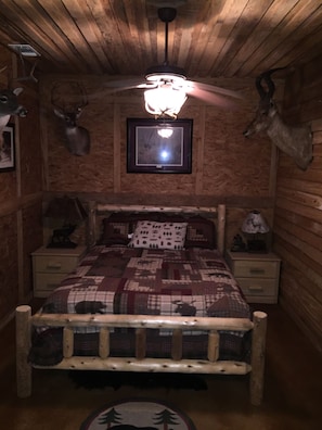 Hunters Cabin master bedroom. 