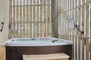 Soak in this luxury hot tub featuring 30+ jets and ergonomic seating for ultimate spa-like comfort and relaxation. (Available October to the end of March. Adults only.)