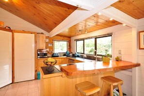 Modern, Spacious Kitchen