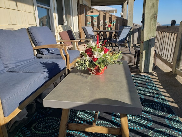 Beautiful deck with plenty of seating replaced 2022!