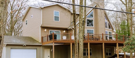 LARGE PORCH WITH LAKE VIEW