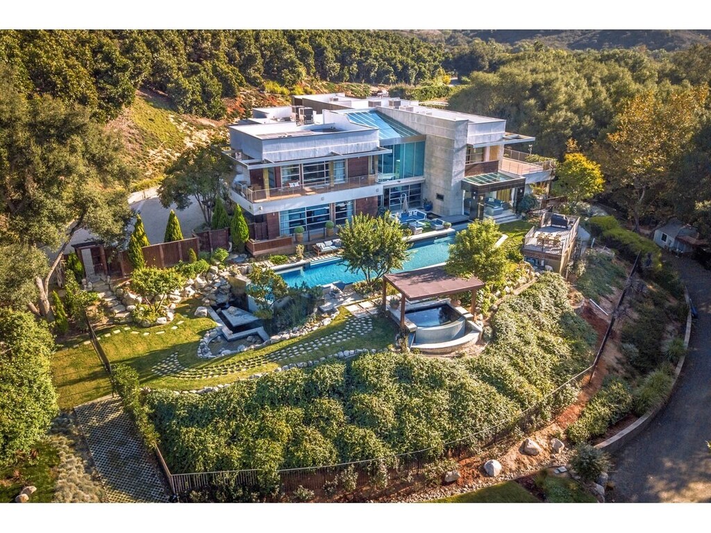 Private Custom Modern Estate - Monthly Rentals Only - Nestled on 15 Acres