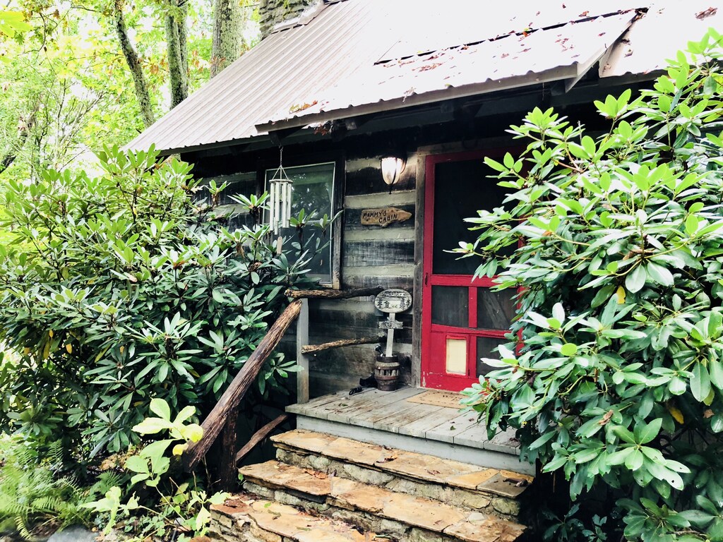 Mammy's Cabin - Hot tub with Spectacular Mountain Views ...