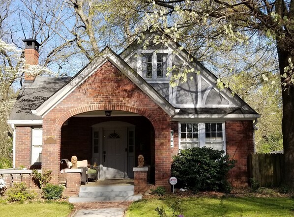 1928 Hartford House - a nice and comfy home base for any Atlanta adventure.