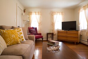 Second Living room with 40' TV.