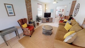 1603_Lovell_Avenue-1st-Level-Living-room-pic1