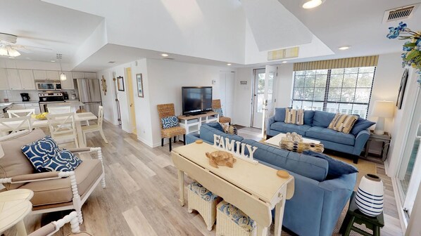 1603_Lovell_Avenue-2nd-Level-Living-room-pic3