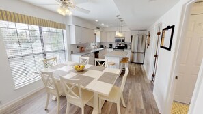 1603_Lovell_Avenue-2nd-Level-Dining-area