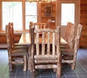 Rustic Log Dining Room Table And Chairs