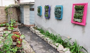 Walkway to Private 
entrance