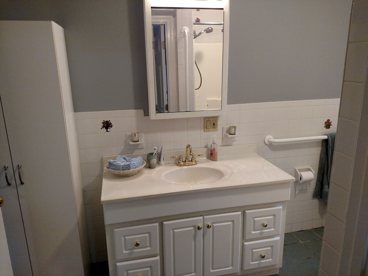 Completed Renovated Cape Cod Home, Minutes Walk To Three Beaches And Hyannis Ctr