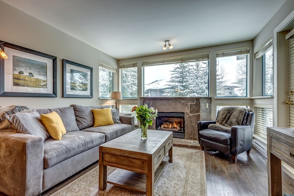 Living Room - Greystone Lodge Unit 221