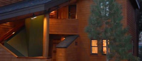 Front Exterior/ 3 BR + loft, 3 Bath, Townhouse on Truckee River/ sleeps 8